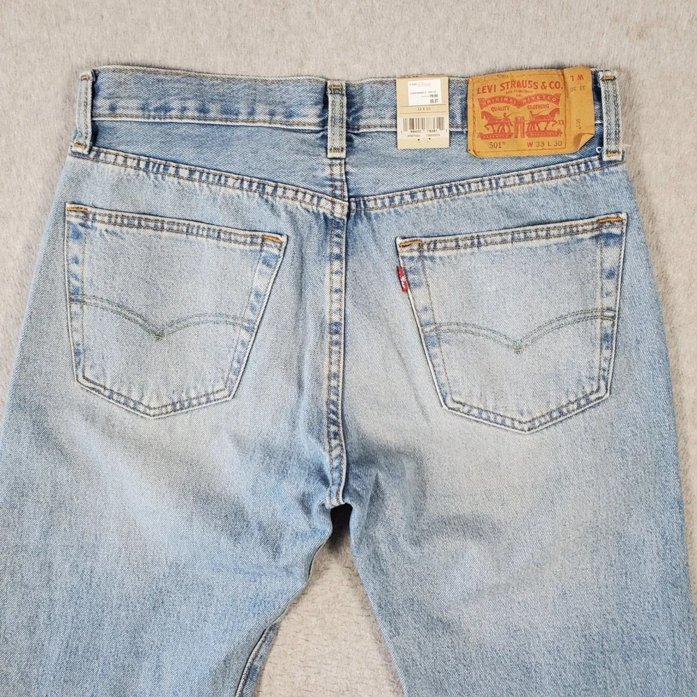 Levis 501 Original Fit Mens Jeans Light Wash Straight Leg Denim 33x30 NEW